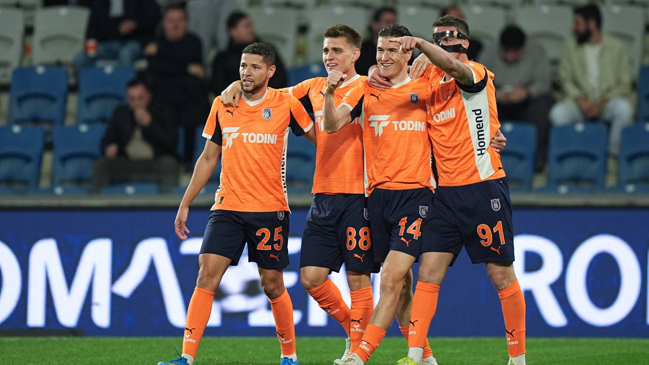 RAMS Başakşehir sahasında gol oldu yağdı!