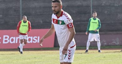 Galatasaray’ın eski yıldızı kariyerine Uşakspor’da devam edecek